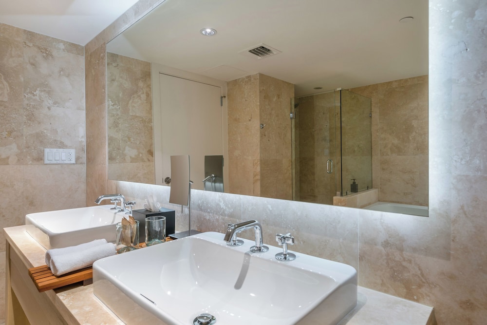Luxury Vacation Rentals at 1 Hotel & Homes by LRMB