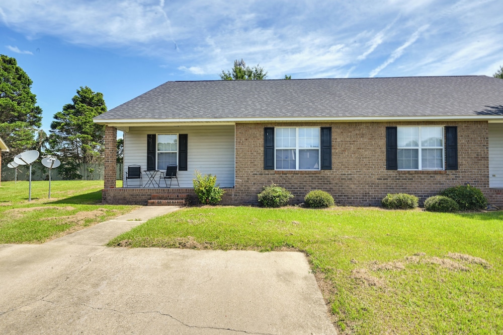 Pirate Game Day Base: Greenville Home Near Campus!
