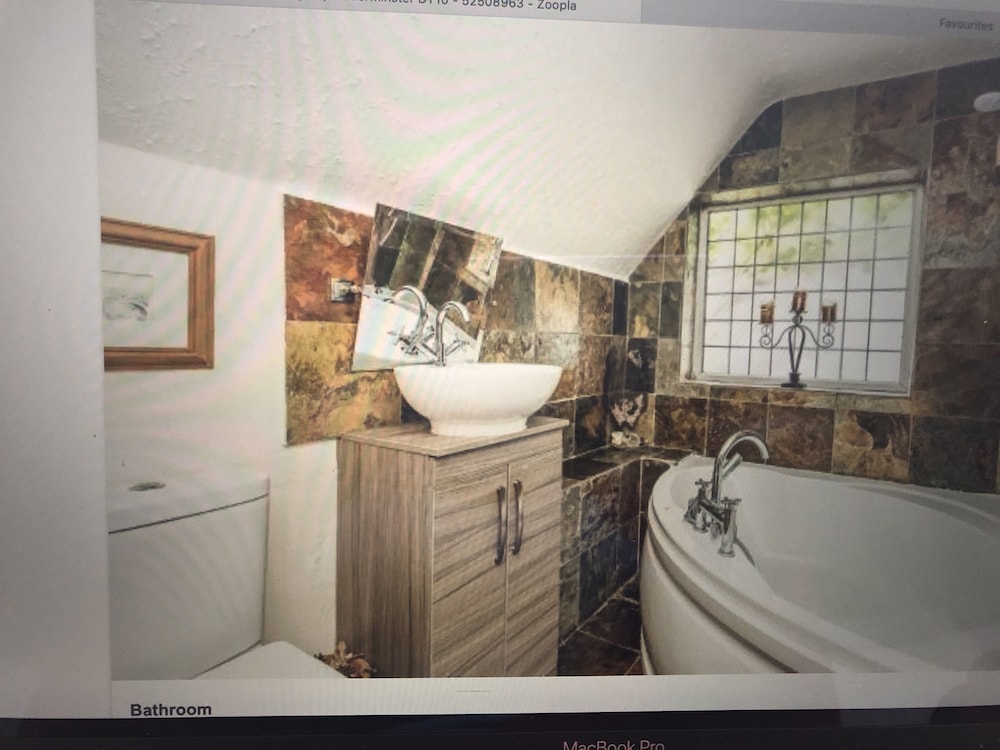 Stunning 3 Bed Cottage view 2