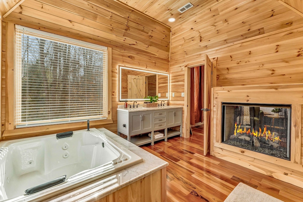 Grand Timber by Avantstay Indoor Pool Sauna Sports Court Game Room More