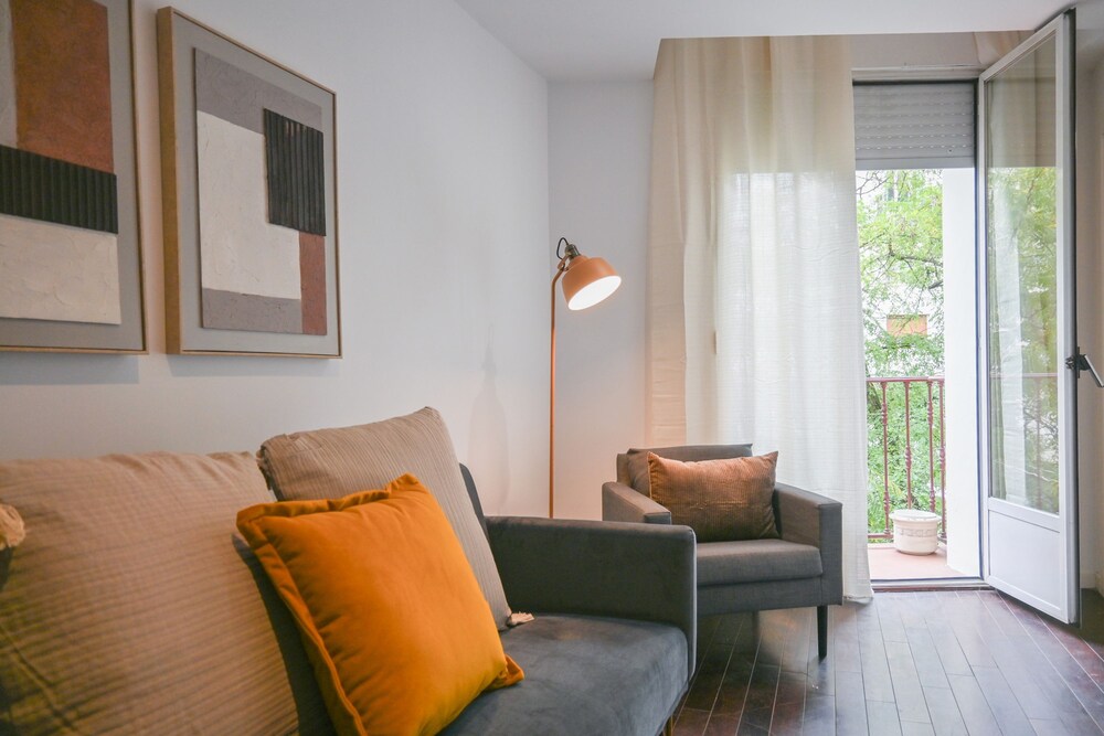 M Sen1692 Amplio Apartamento con Balc n en Calle