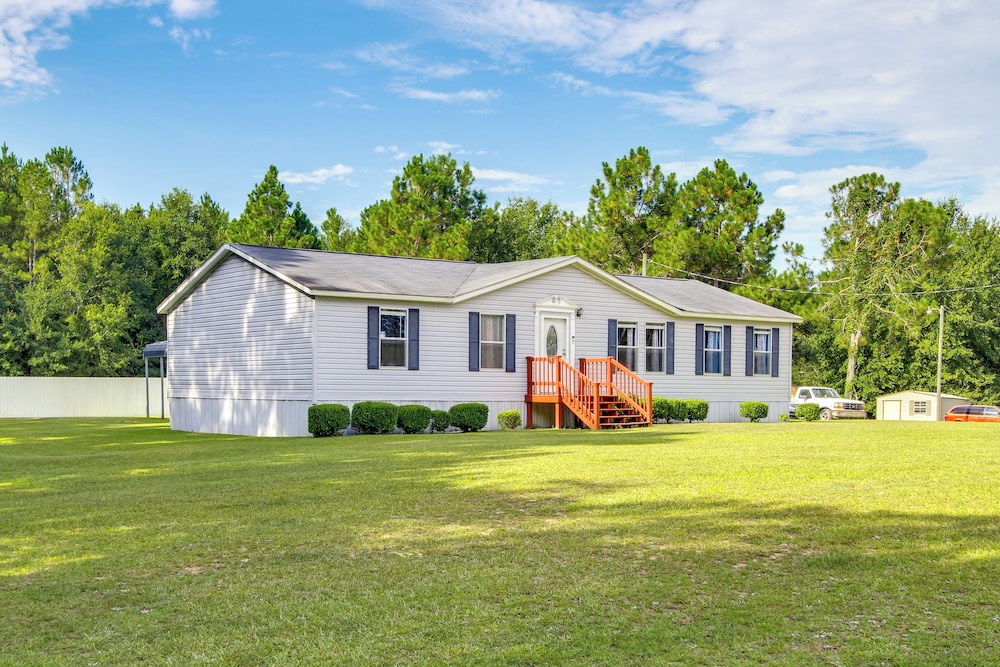 1 Mi to US Marine Base Albany: Cozy Getaway!
