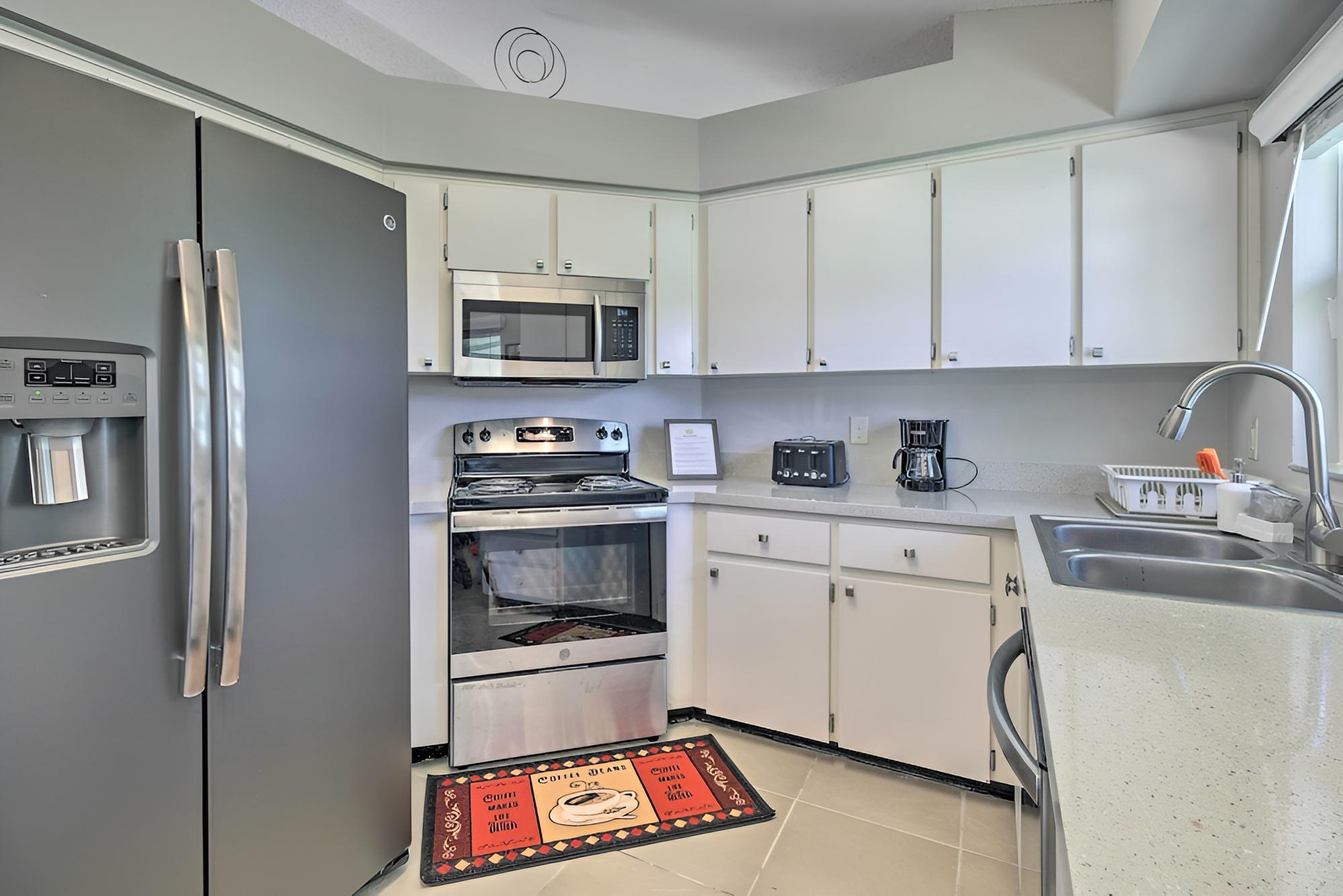Family-friendly Home ~ 12 Mi to Disney + Universal