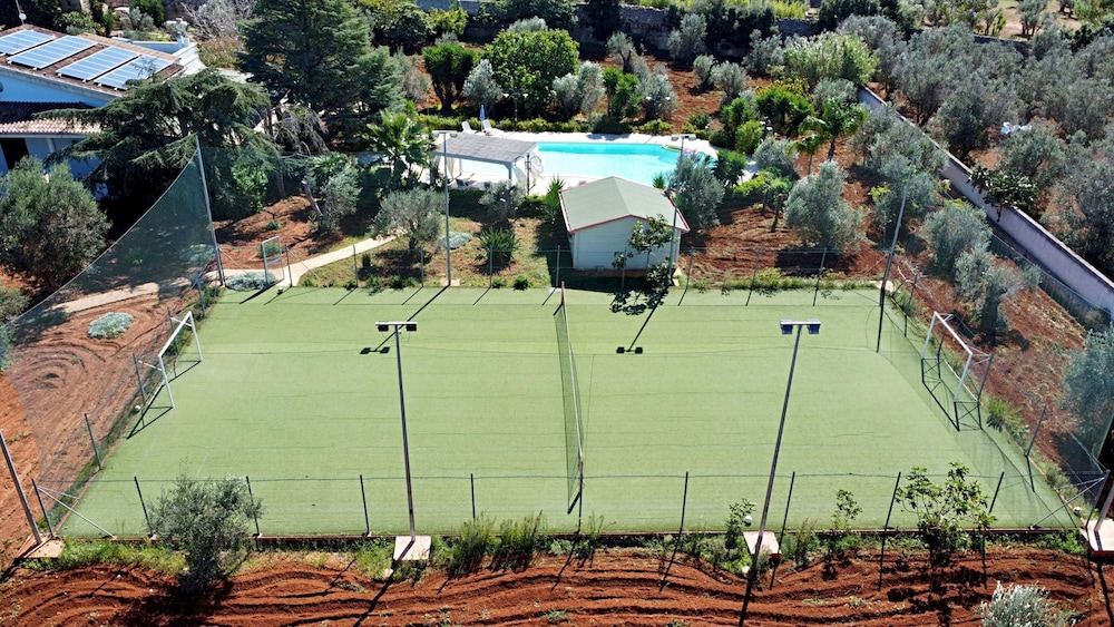 Villa Velisia - Con Ampia Piscina E Campo Da Gioco Privato