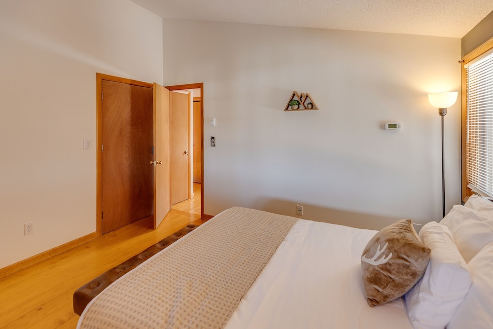 Scenic White Mountains Retreat 4 Bedroom Home