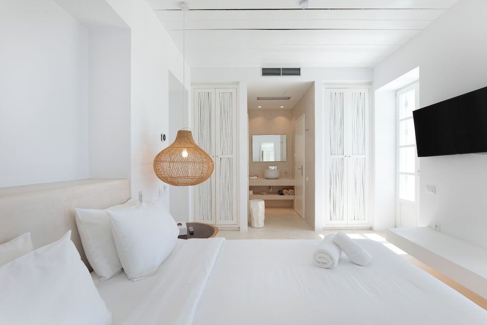 The Ammonite Resort – Adults Only