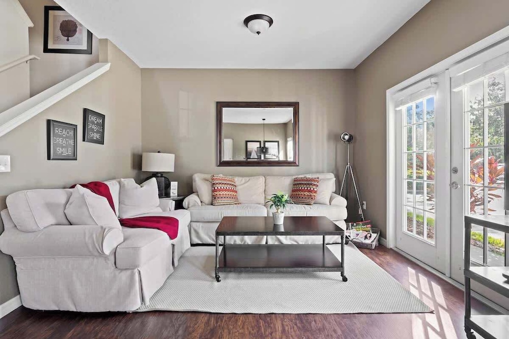 Welcoming 4 BR Sleeps 10 Guests