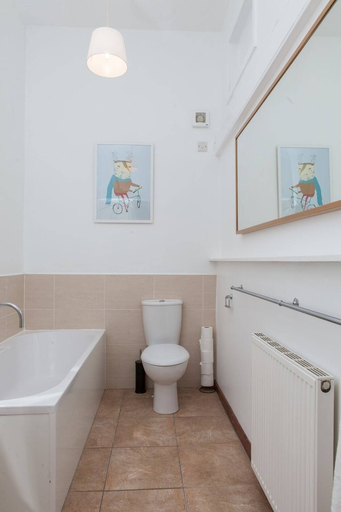 Amazing 4 Bedroom Apartment Just Off The Meadows