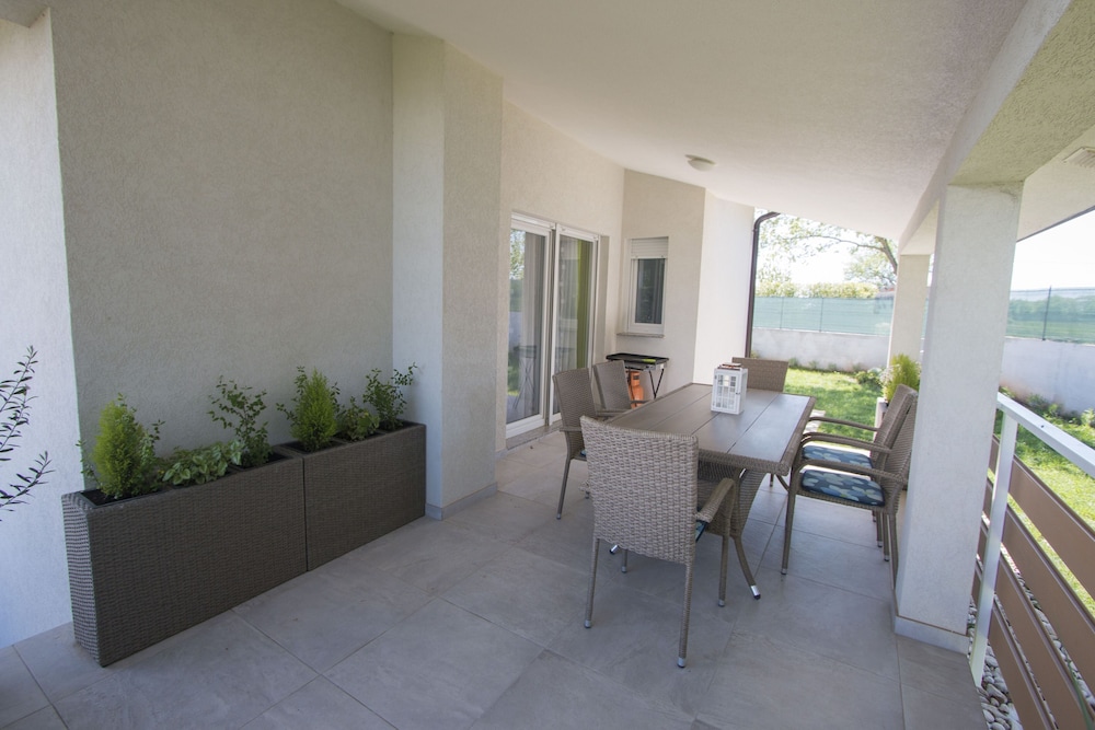Cosy and lovely Villa Trosti with a pool view 5