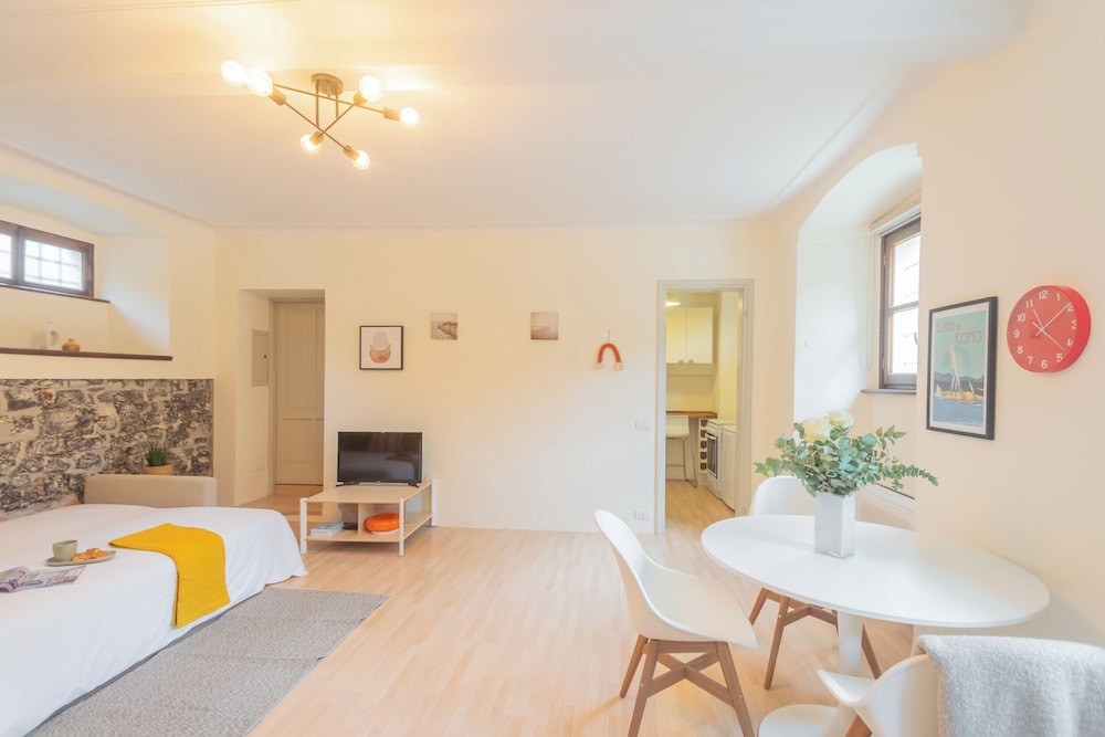 La Piazza di Cernobbio by Rent all Como