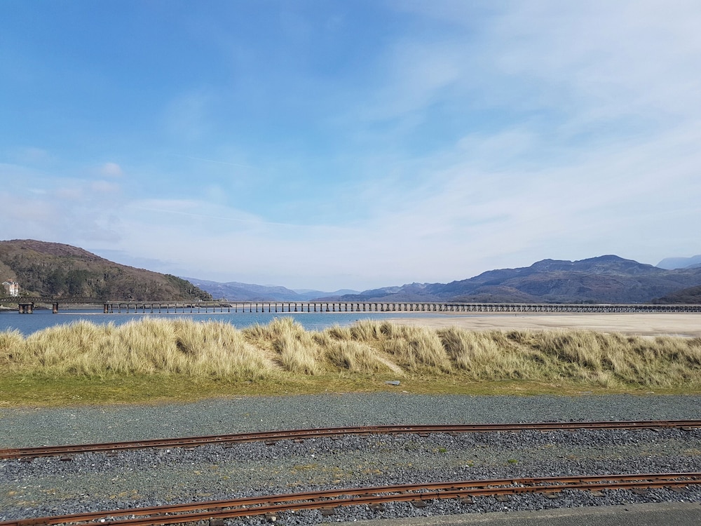 Bryn Y Mor