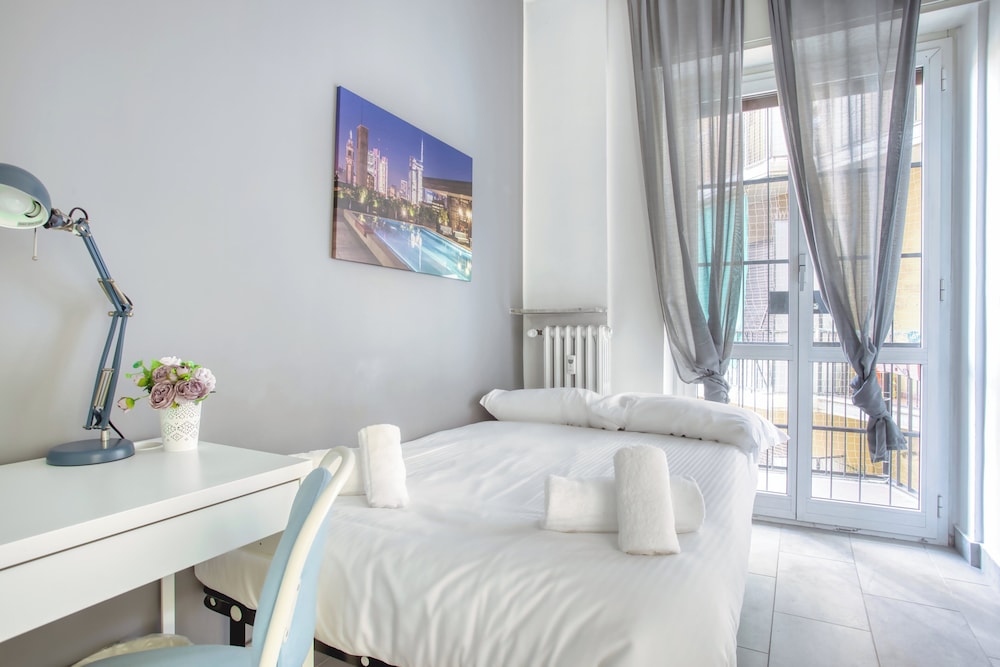 Bright 3BR flat near Park