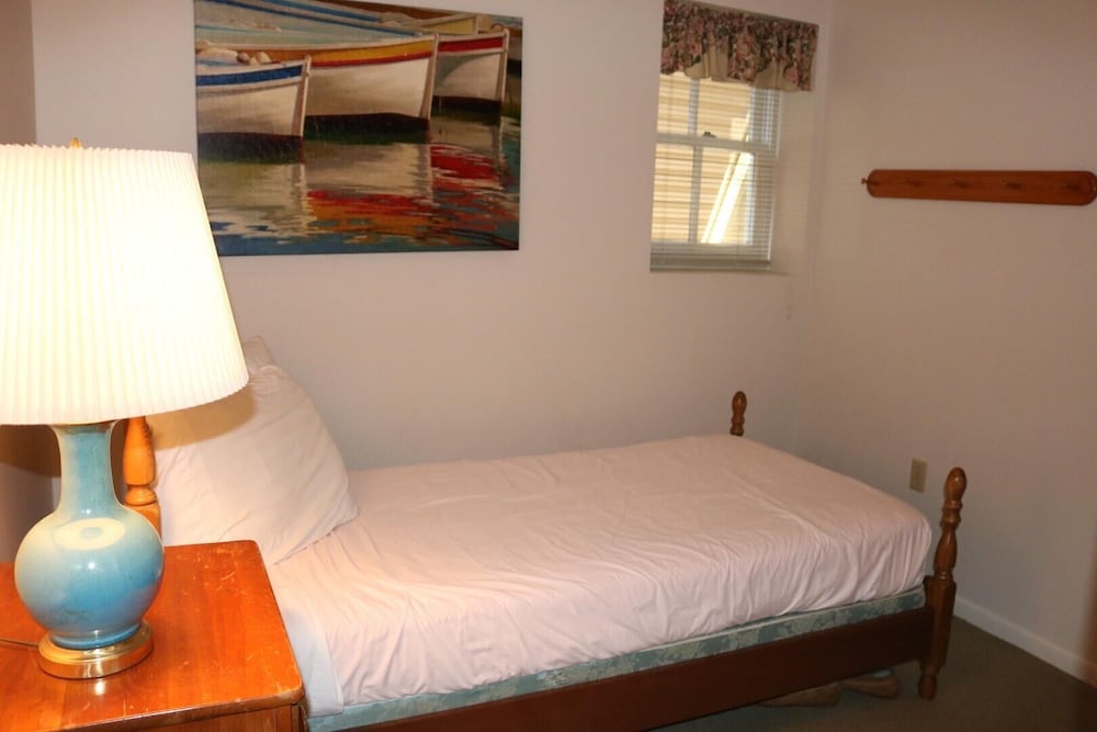 A Summer Place Unit A 2 Bedroom Home by Redawning view 3