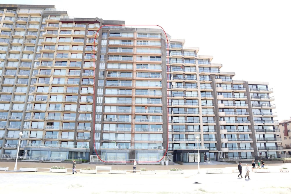 Coastal Comfort With Parking