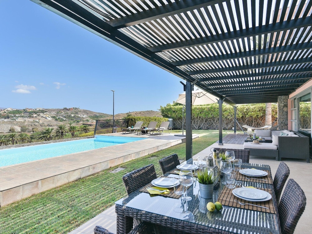Villa With Private Pool in the Golf Resort