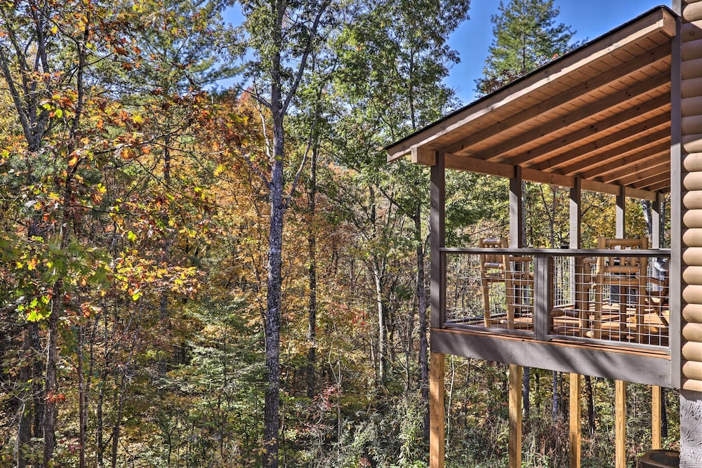 Pigeon Forge Cabin w/ Hot Tub: 1 Mi to Parkway view 2
