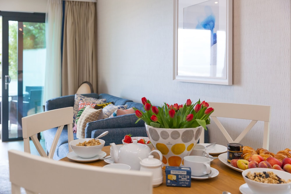 Peninsula Apartment 2