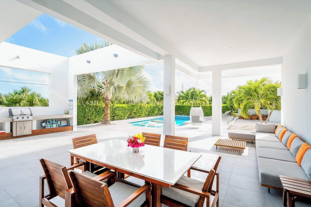 Vacation Villa, Oceanview and Hotel Amenities v1