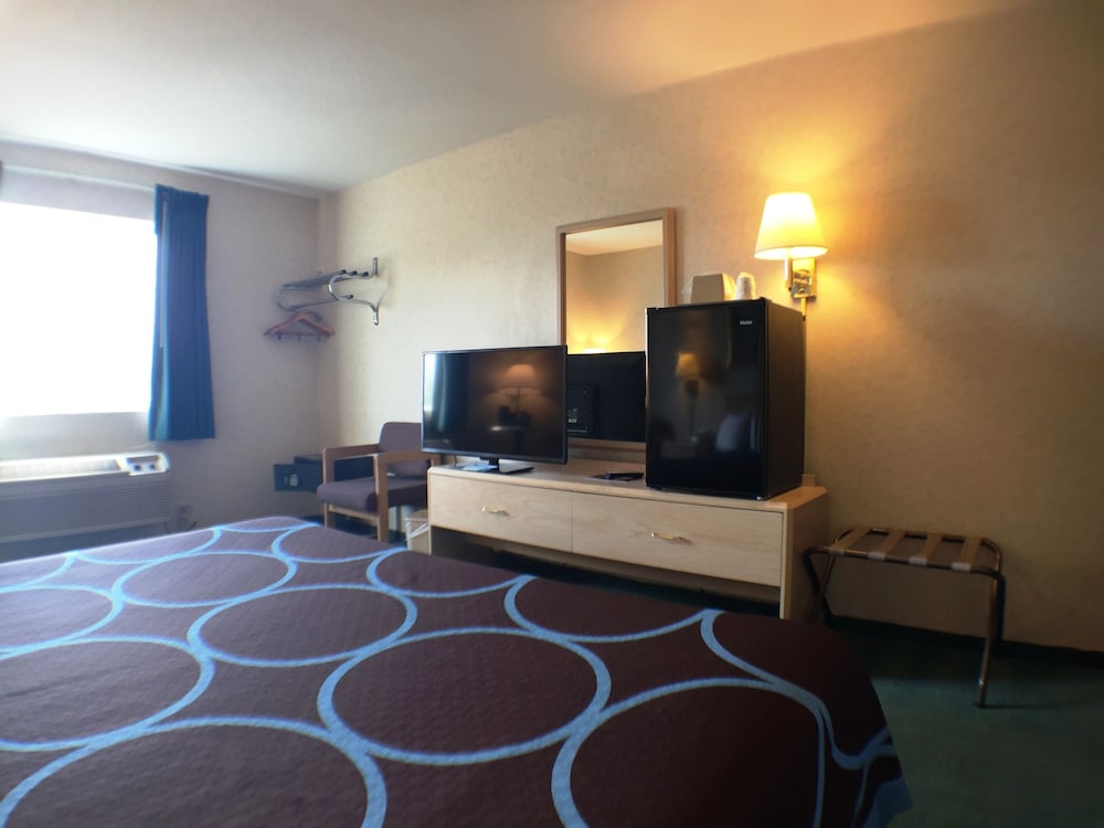 Super 8 by Wyndham Canandaigua