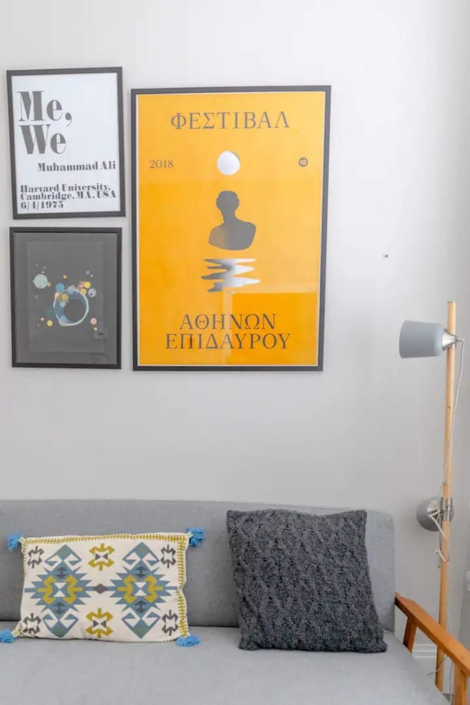 Chic 1BD Flat W/patio - 2 Mins From Baron's Court!