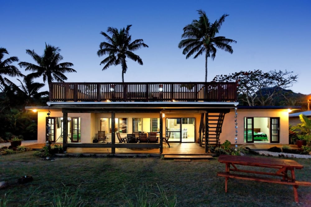 Raro Beach Bach
