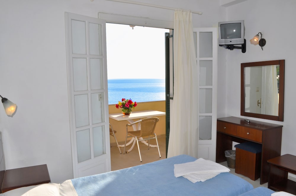 Holiday Apartments Maria With Pool - Agios Gordios Beach photo 4