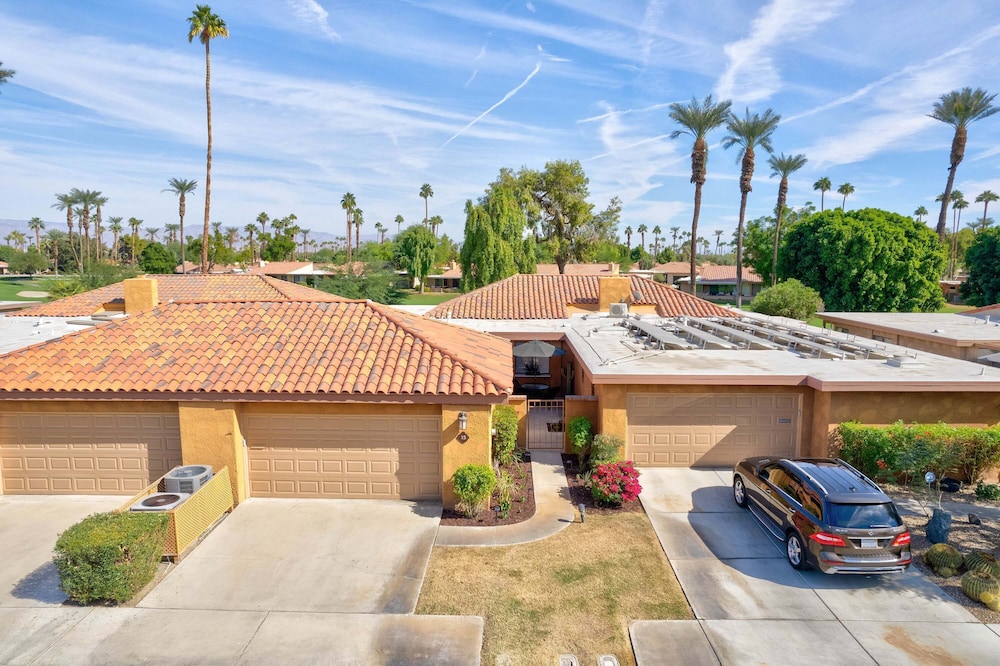 Designer Seville Condo w Golf Mountain Views