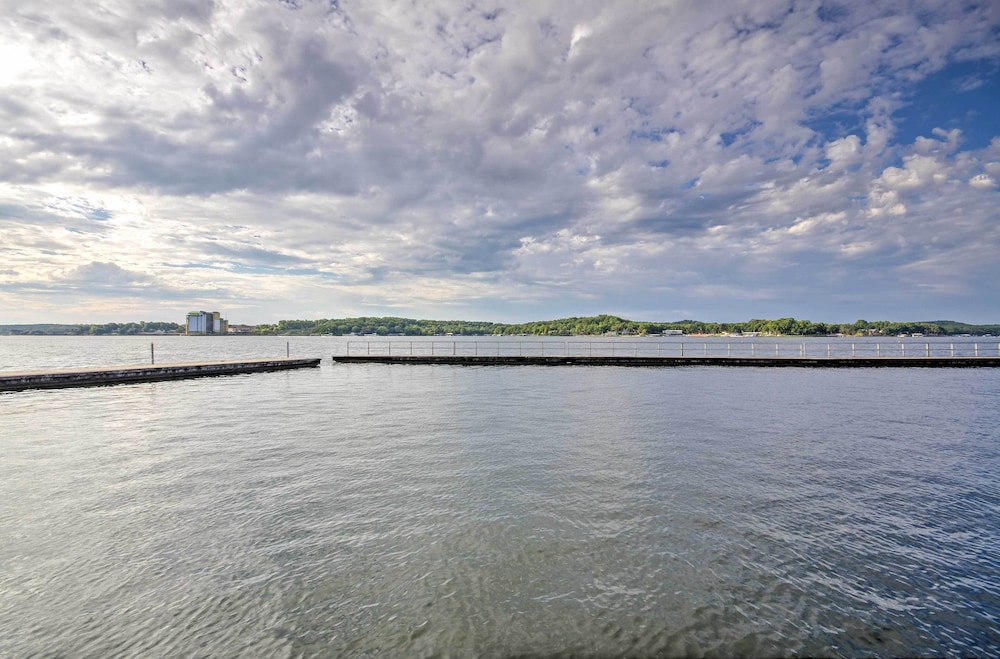 Luxe Lakeside Regatta Bay Getaway w/ Pool Access!