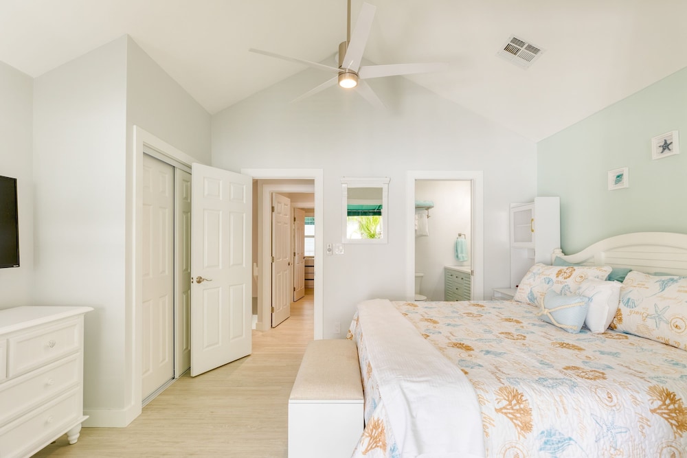 Bahamian Reed by Avantstay Walk to Everything w Community Pool Week Long Stays Only