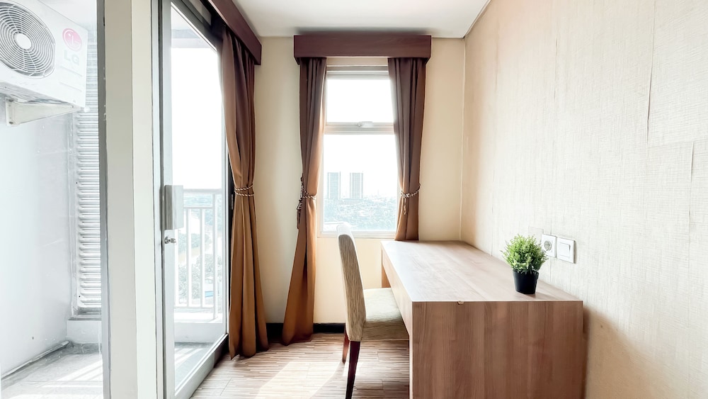 Modern Minimalist Studio (No Kitchen) At Great Western Apartment