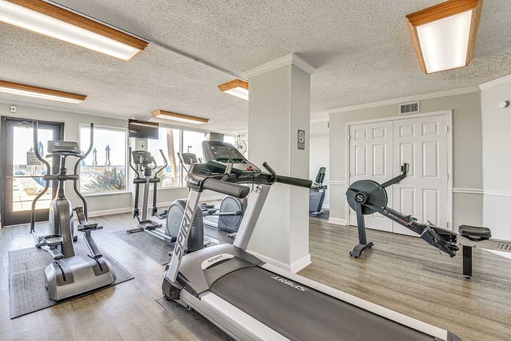 Beach & Pool Access: Regency Towers Condo in Pcb!