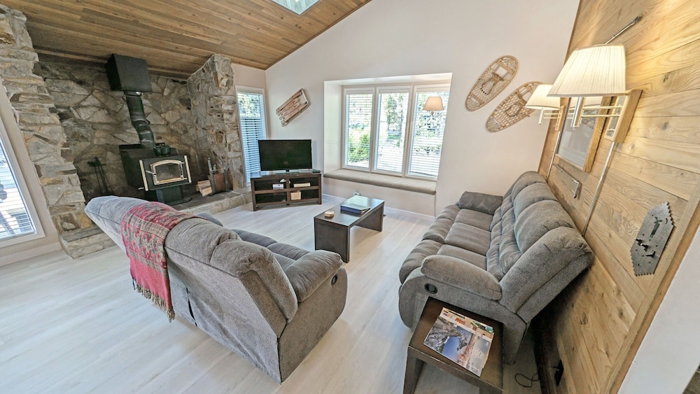 Whistling Swan 8 4 Bedroom Home