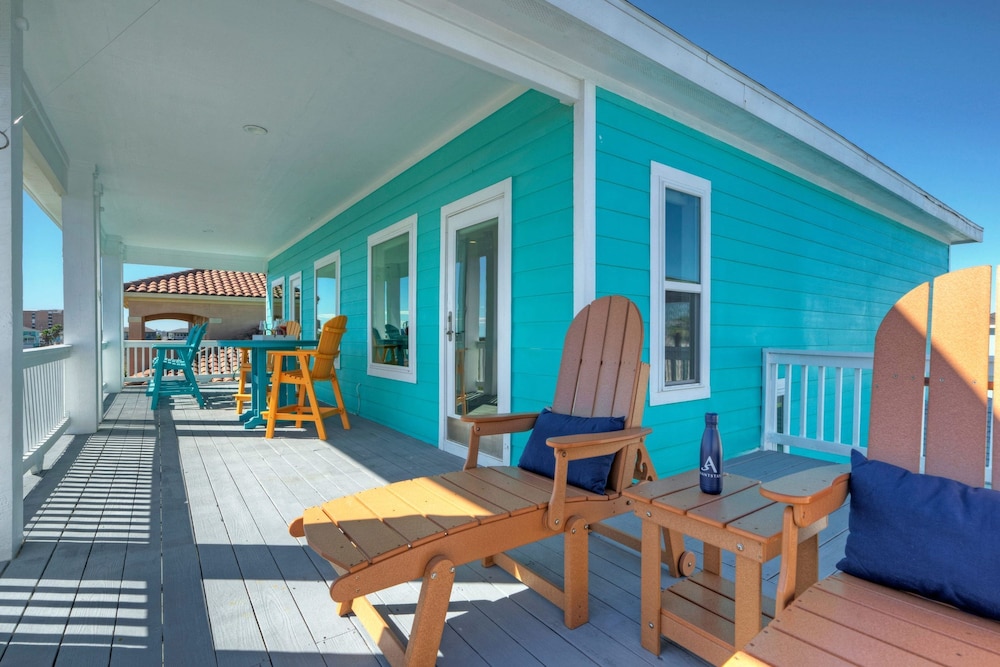 Coastal Soiree Ocean Views Game Room Steps From Port Aransas Beaches