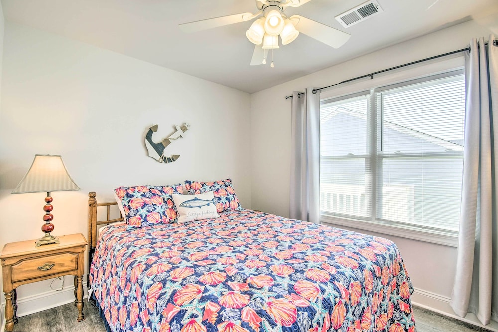 Freshly Remodeled Beach House, Steps to Shore view 3