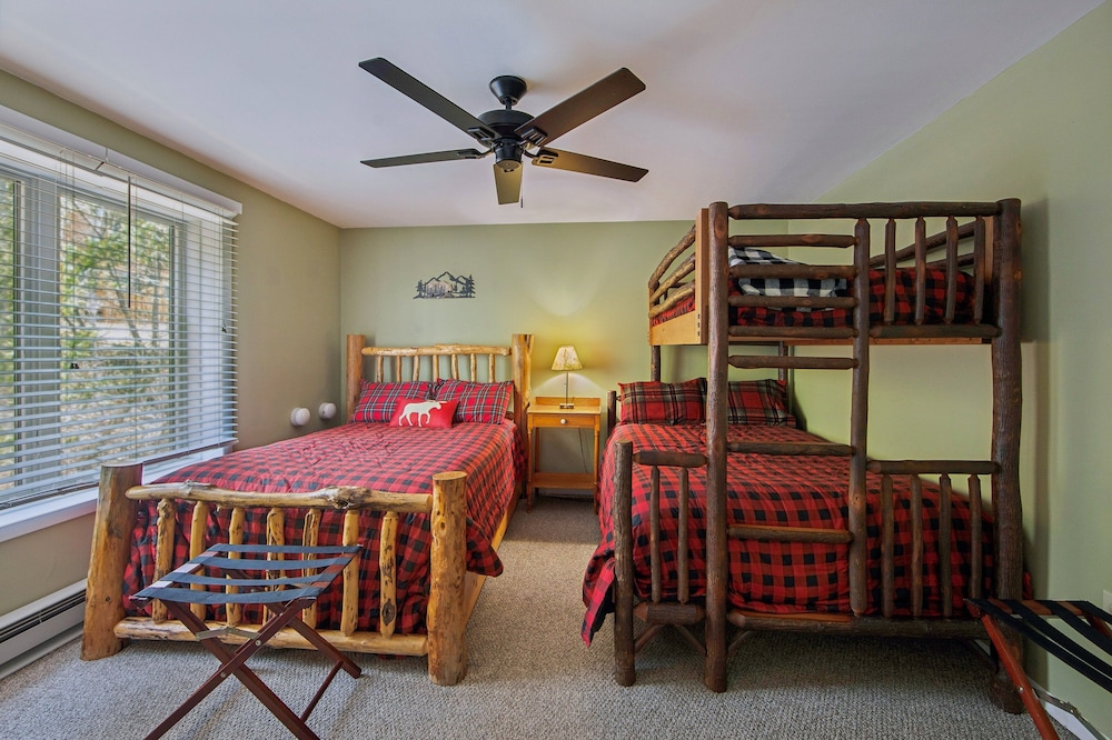 Hullabaloo 23E - Upgrade End Unit With Mountain Views 2 Bedroom Townhouse by The Summit at Gore Mountain