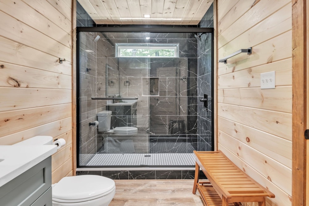 Er62 - Smoky Splash Getaway 3 Bedroom Cabin