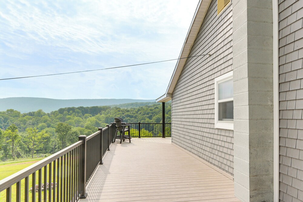 Mtn-view Pleasantville Home on 100 Acres!