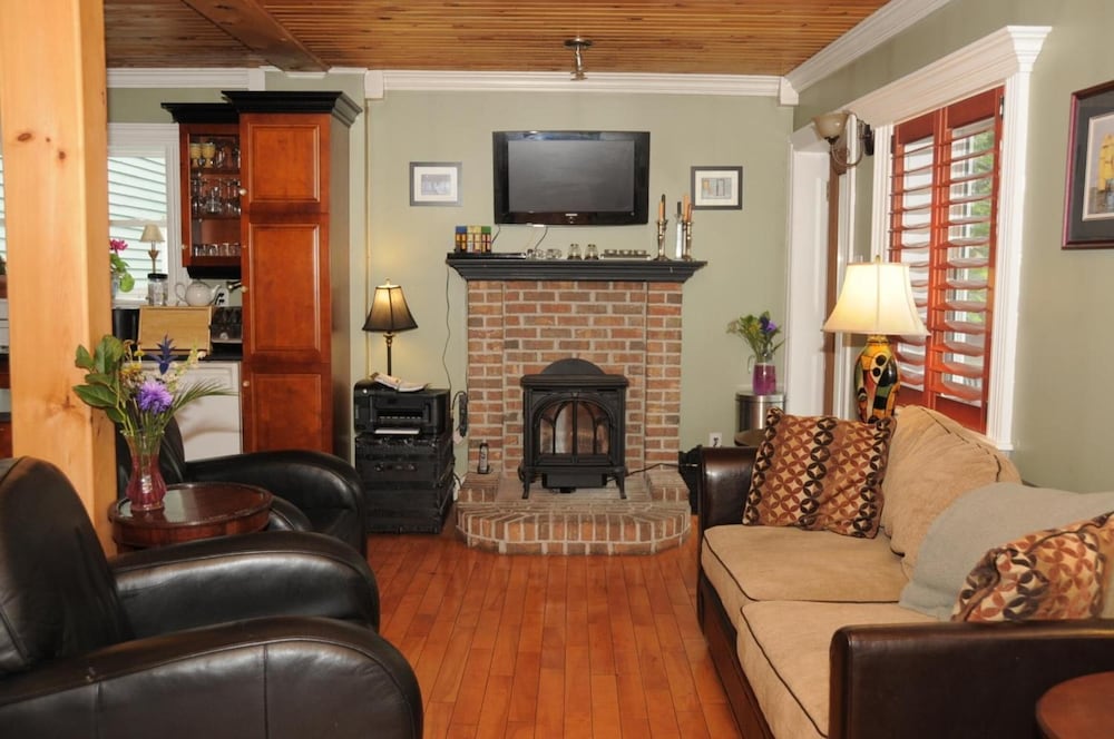 The Narrows Bed & Breakfast - Image 2