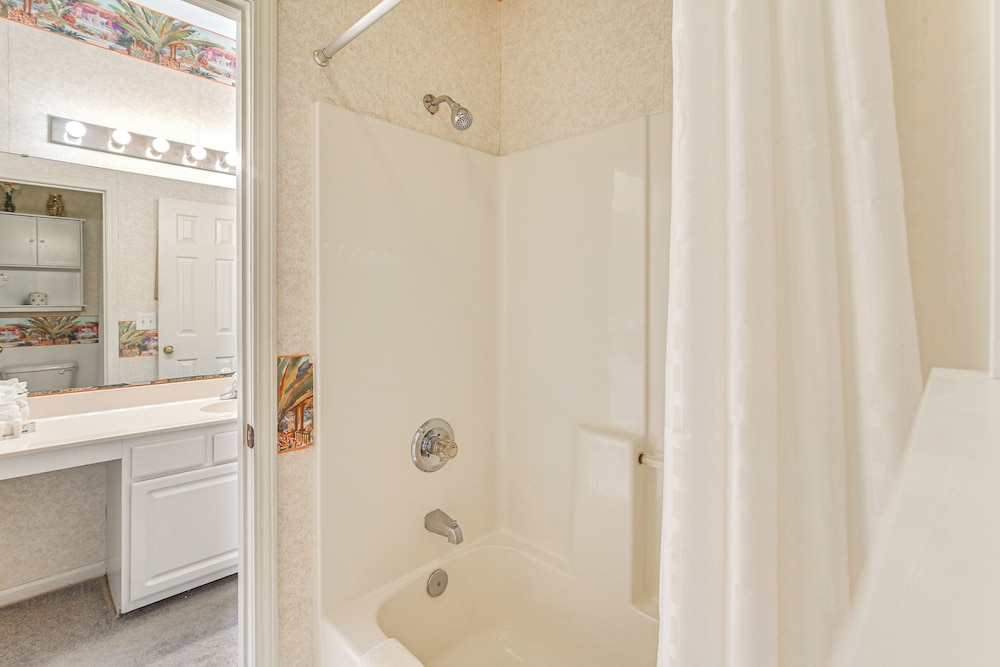 4 Mi to Ocean: Myrtle Beach Condo w/ Resort Perks