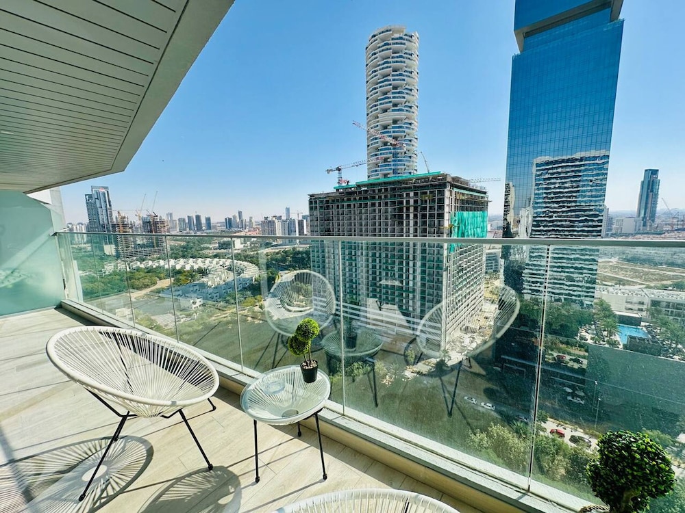 Stylish 1BR in JVC w Pool 6 Mins to Circle Mall