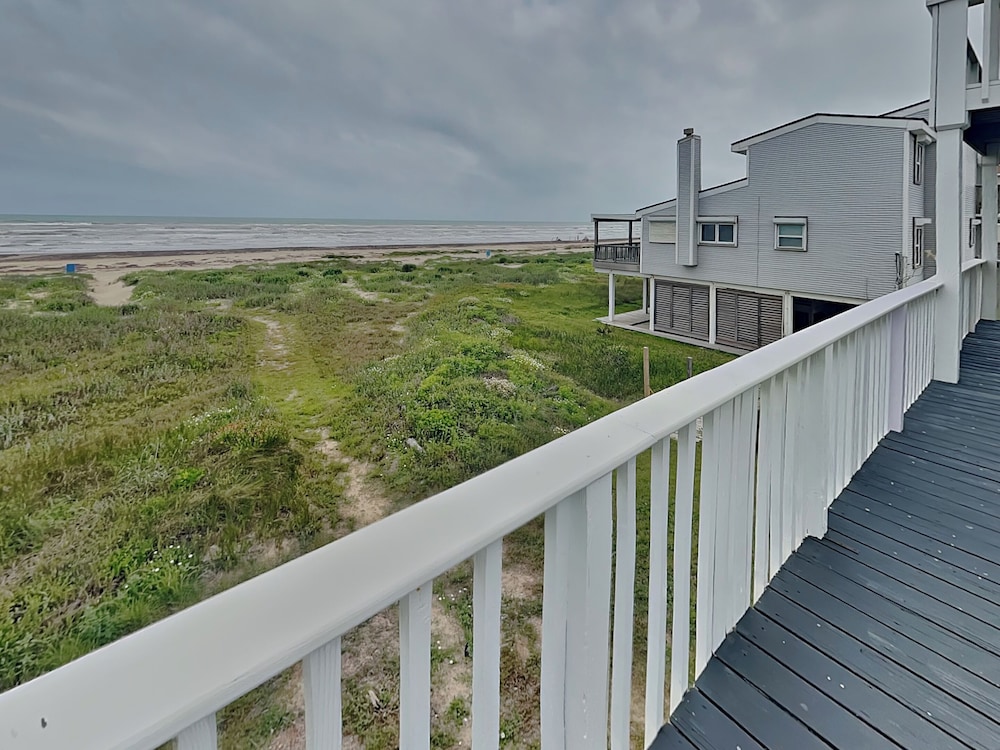 Whispering Sands Beachfront by Ryson Vacation Rentals