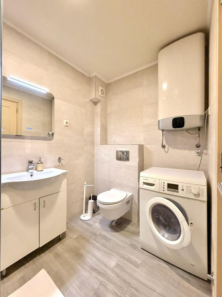 LV Central Apartment-Free Parking