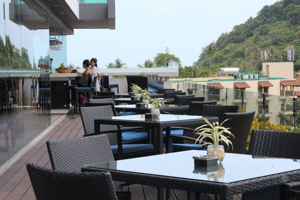Absolute Twin Sands Resort & Spa