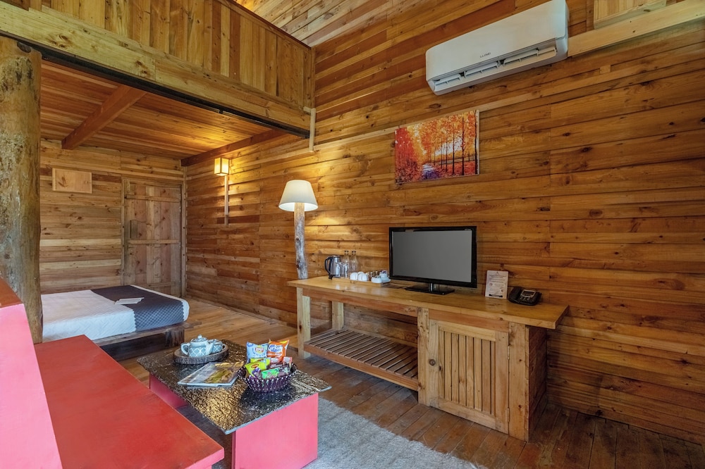 Alaya Stays Suro Woodbine Chalet Cottage