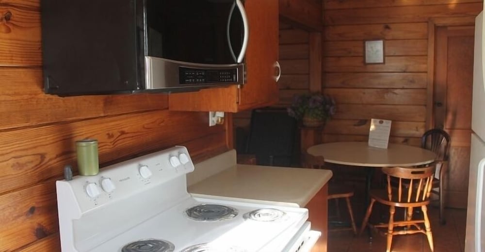 Aurora's Kentucky Lake Cottages