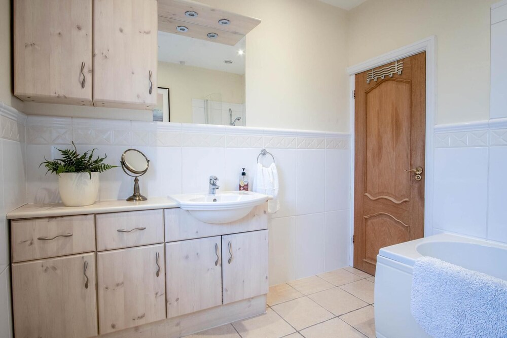 Little Glen - 3 Bedroom Holiday Home - Tenby