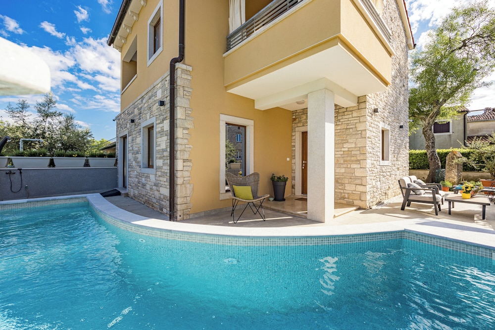 Casa Dika Pool & Lounge