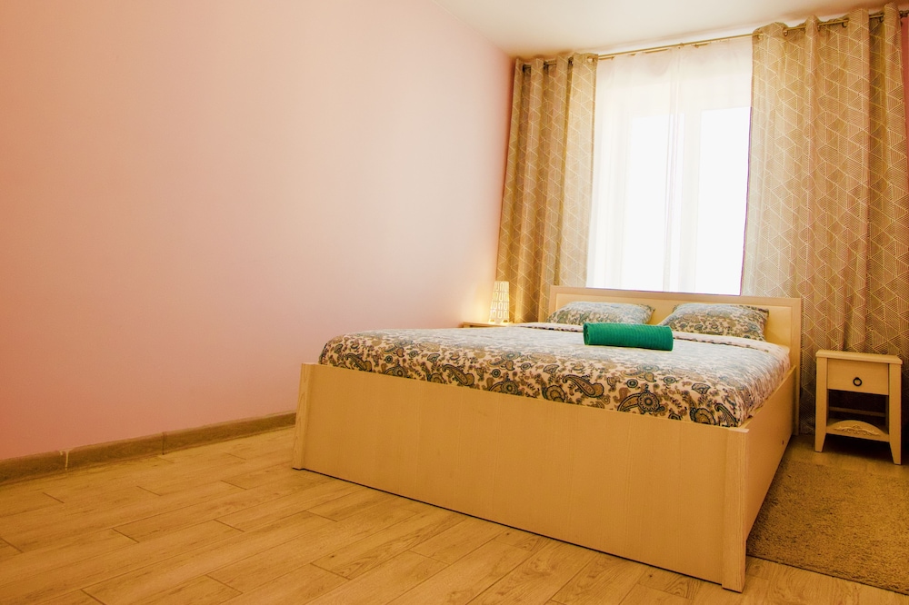 LUXKV Apartment on Nikoloyamskiy 3A