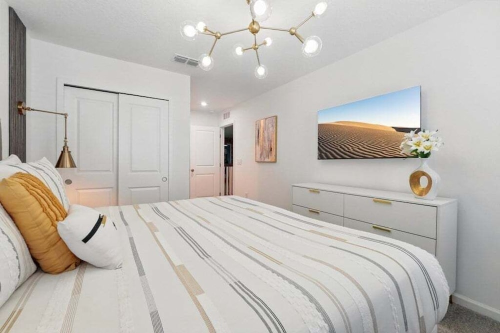 Beautiful Chic Radiance Home With Pool 5 Bedroom Townhouse