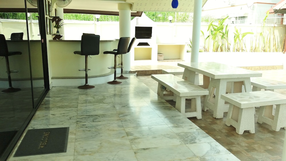 Baan Laksee Pool Villa
